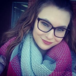 Meet your Posher, Roxanne